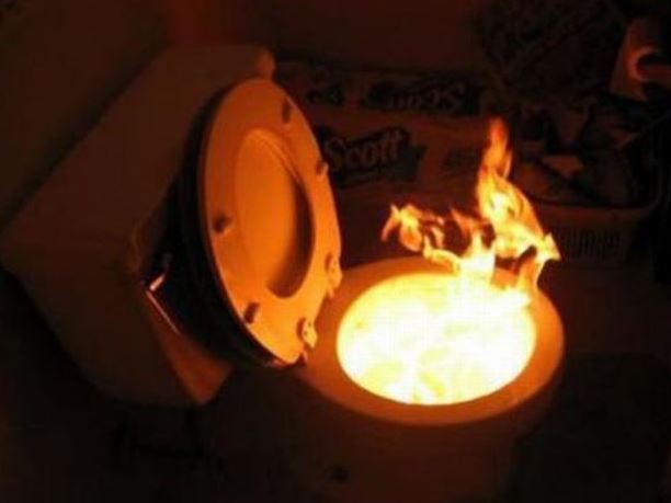 Když hoří WC