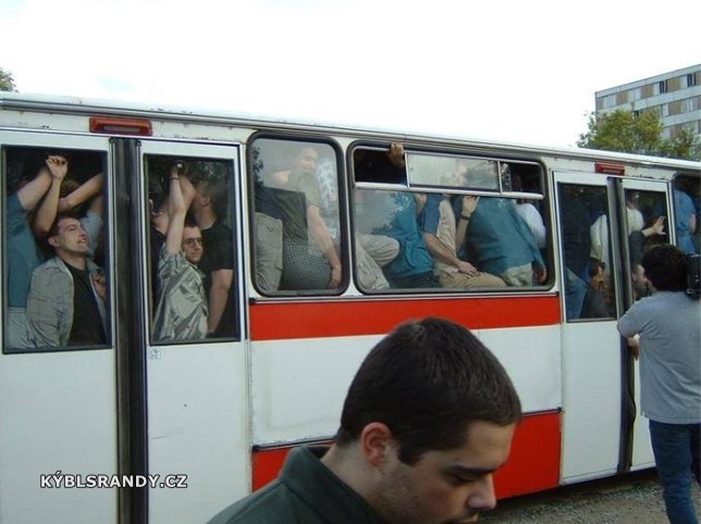 Sardinky v autobuse