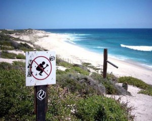 Zákaz kálení na pláži